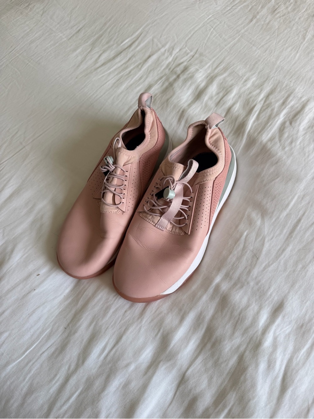 Clove Classic nursing shoes in light pink